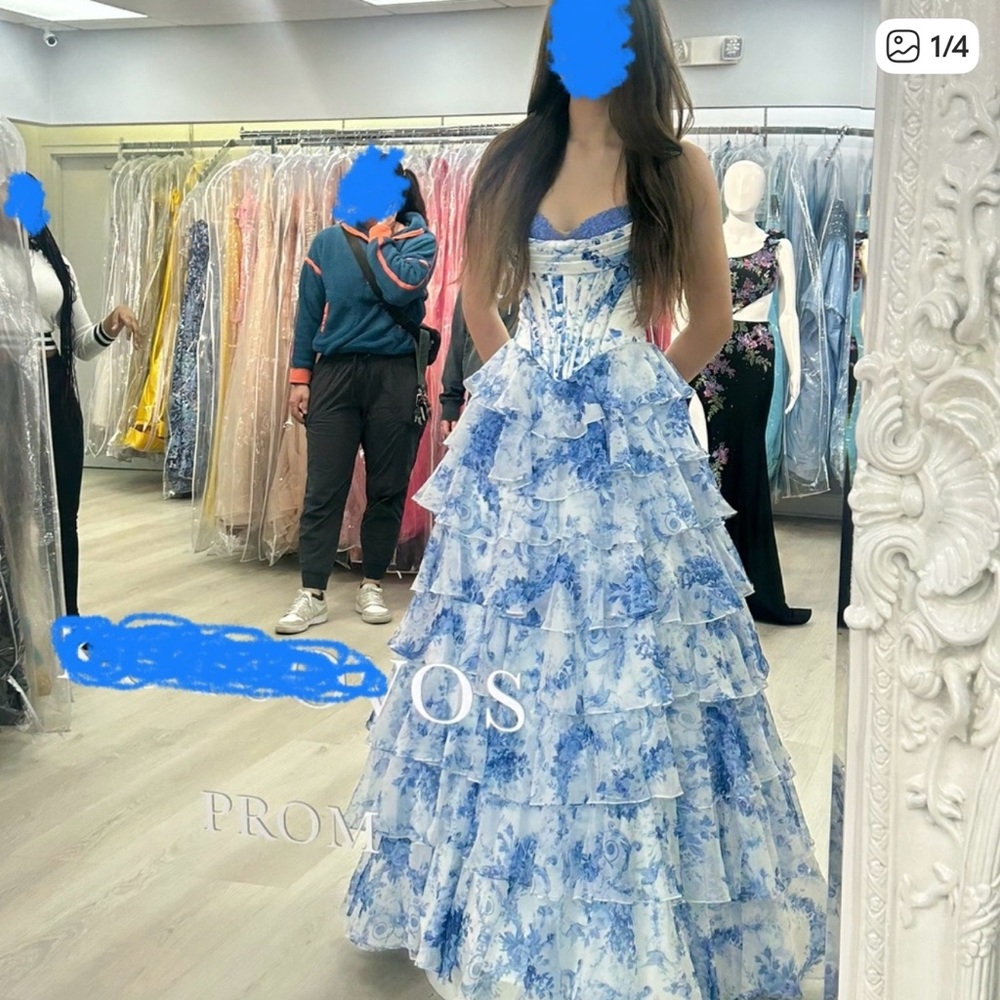 Elegant Blue Floral Strapless Dress - Picture 3 of 6